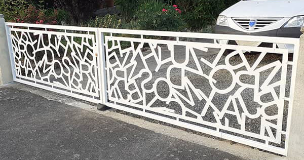 Metall-Sichtschutz Installation